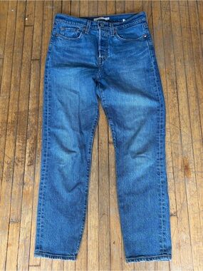 Levi's Wedgie Straight Leg Classic Denim Blue Jeans Size 28